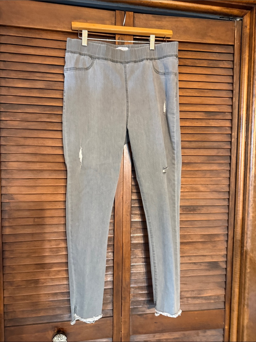 Mud Pie Women's Skinny Jeans in Faded Gray